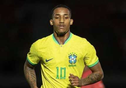João Pedro durante jogo da Seleção Brasileira