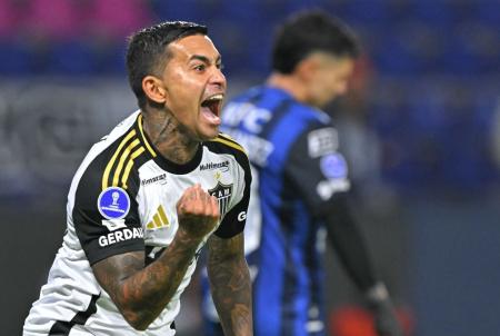 Dudu, do Atlético, comemora gol marcado diante do Del Valle