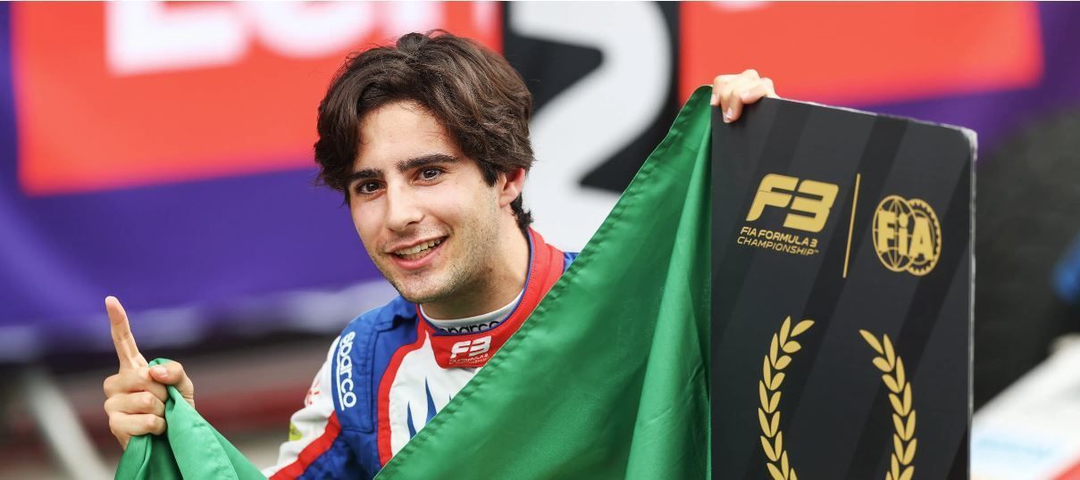 Piloto brasileiro repete Bortoleto e é campeão em categoria de acesso da F1
