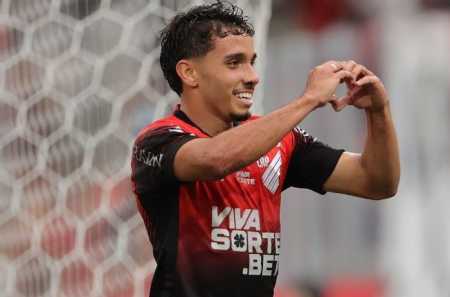 Felipe Chiqueti é um dos jogadores do aspirantes do Athletico-PR que sobe para o profissional