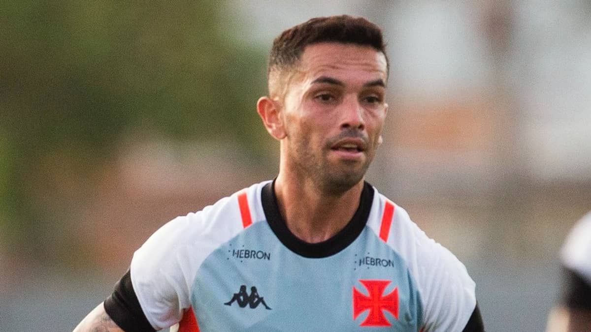 Barbieri testa mudanças e Carabajal pode ser novidade no Vasco