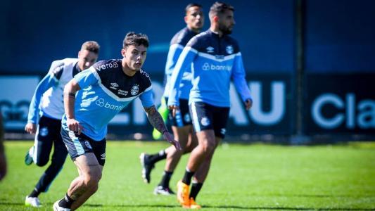 Carballo disputa vaga com Pepê no meio-campo