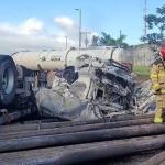 Corpo de Bombeiros confirma morte de motorista de carreta que pegou fogo na Fernão Dias, em Betim (MG)