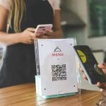 Cardápio físico ou digital? Mineiros se dividem e projeto quer tornar versão impressa obrigatória