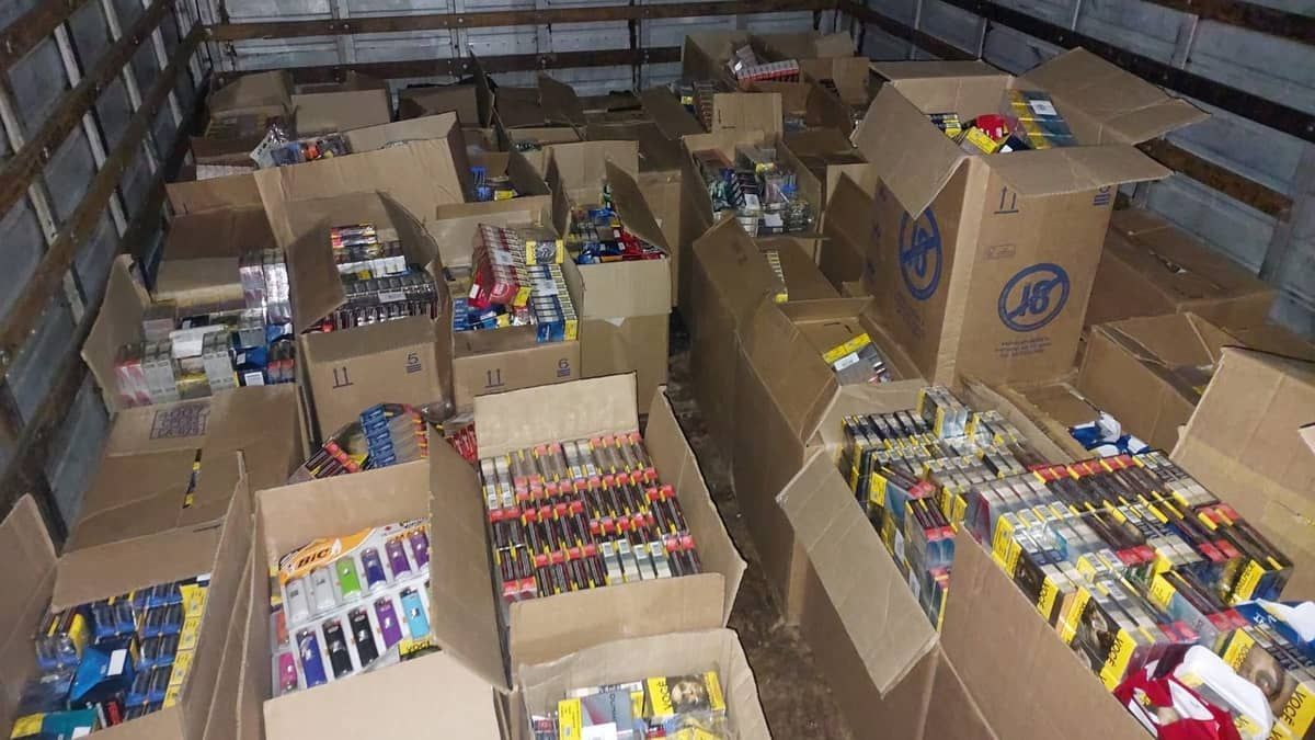 Caminhoneiro é preso suspeito de contrabandear mais de 22 mil cigarros na Grande BH 