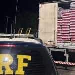 PRF apreende carga de 600 mil maços de cigarros ilegais na Zona da Mata