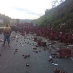 Acidente com carreta fecha BR-040, em Esmeraldas, na Grande BH 