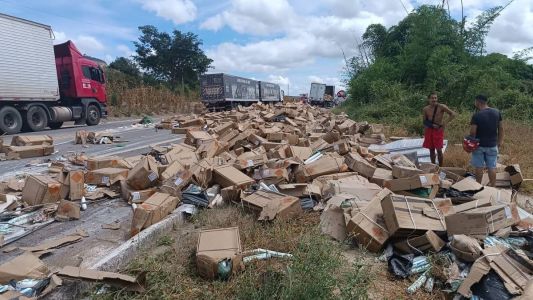 Carga ocupou parte da pista