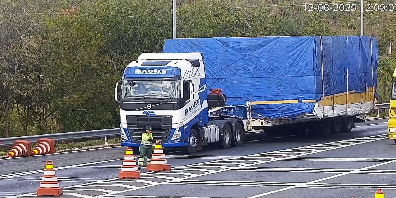 Transporte de carga superdimensionada causa restrições no trânsito da BR-135 nesta quinta (12)