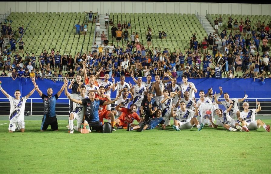 Vídeo: jogadores de time cearense se fingem de mortos para comemorar acesso