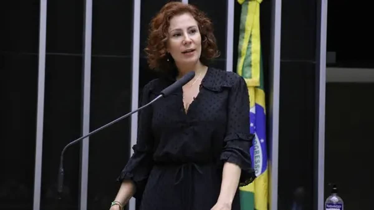 Saiba quem é Carla Zambelli, alvo de operação da PF sobre invasões no sistema do Judiciário