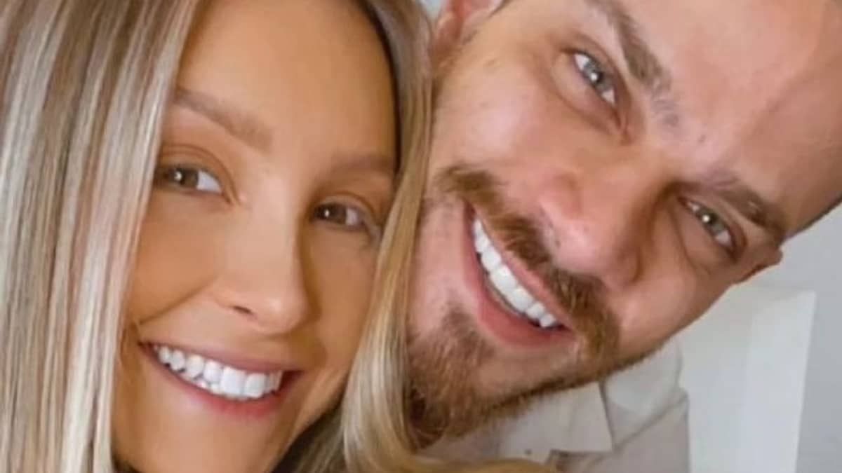 Carla Diaz anuncia fim do noivado com Felipe Becari e recebe declaração de amor