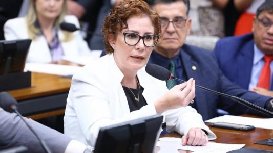 Carla Zambelli foi alvo de operação da Polícia Federal nesta quarta-feira (2)