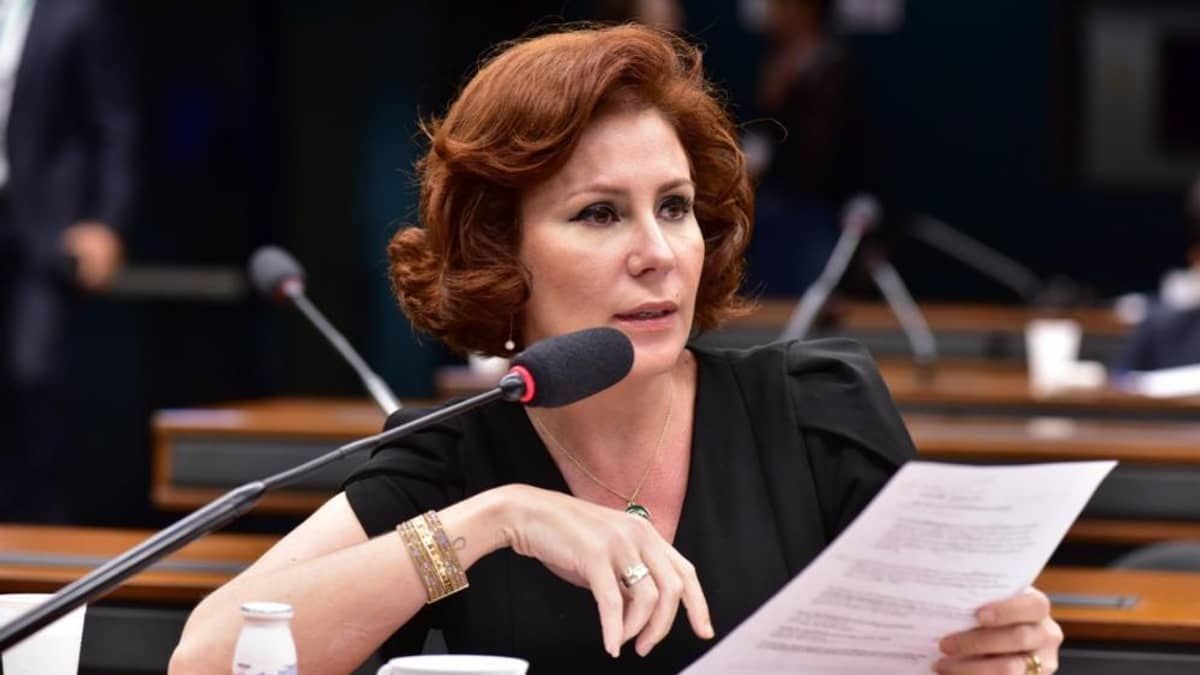 Carla Zambelli é diagnosticada com diverticulite aguda e síndrome que provoca arritmia
