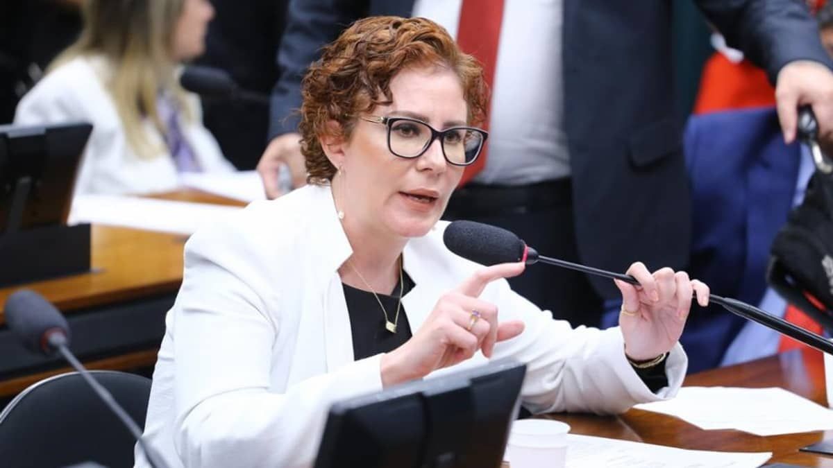 Ex-deputada federal Carla Zambelli comemora saída da prisão na Itália