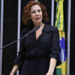Moraes determina desbloqueio das contas de Carla Zambelli em redes sociais