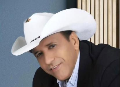 Carlinhos Novaes, compositor e cantor gospel