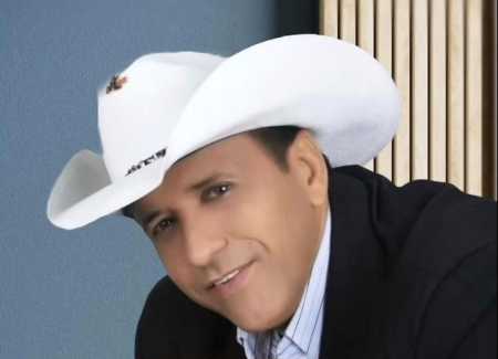 Carlinhos Novaes, compositor e cantor gospel