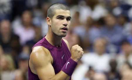 Carlos Alcaraz em vitória sobre Botic van de Zandschulp no US Open 2025