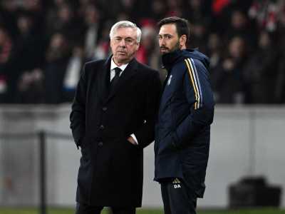 Carlo Ancelotti e Davide Ancelotti em jogo do Real Madrid