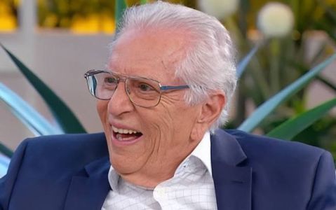 Carlos Alberto de Nóbrega é internado com virose em São Paulo | CNN Brasil