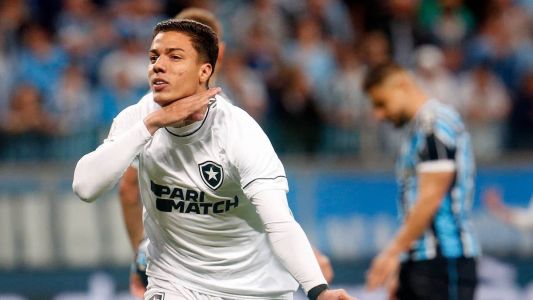 Carlos Alberto fez bons jogos com a Cláudio Caçapa de técnico interino e marcou três gols