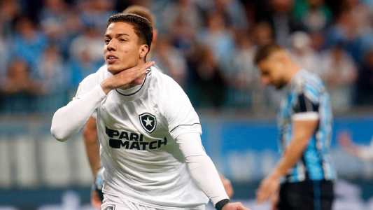 Carlos Alberto fez bons jogos com a Cláudio Caçapa de técnico interino e marcou três gols