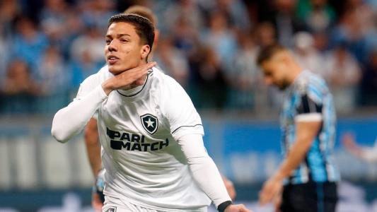Carlos Alberto fez bons jogos com a Cláudio Caçapa de técnico interino e marcou três gols