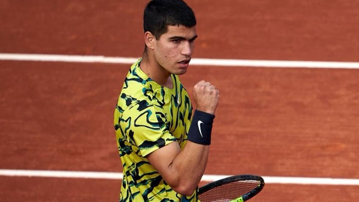 Alcaraz vence batalha em Barcelona; Djokovic é eliminado em Banja Luka