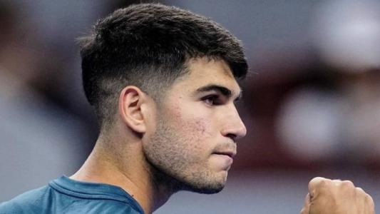 Carlos Alcaraz durante partida pelo ATP 500