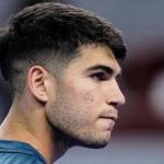 Alcaraz estreia com vitória no ATP 500 de Pequim; Tsitsipas é eliminado