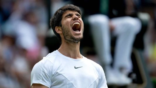 Carlos Alcaraz, tenista espanhol número 1 do mundo, está nas semifinais de Wimbledon