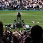 Alcaraz vira sobre Djokovic e conquista título inédito em Wimbledon