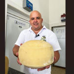 Conheça produtor mineiro que fez queijo dado de presente a Emmanuel Macron