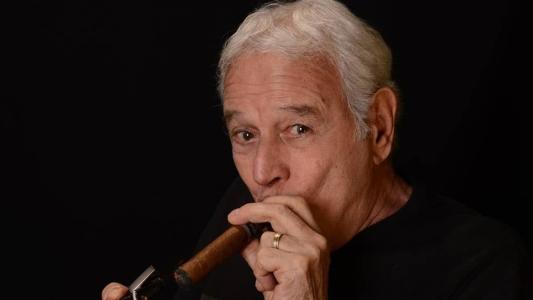 Carlos Lyra chega aos 90 anos como um dos mais inspirados melodistas da música brasileira, admirado por João Gilberto e Tom Jobim