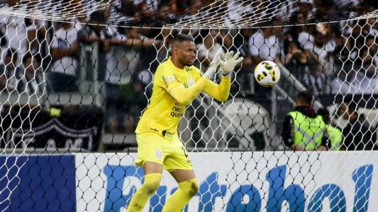 Carlos Miguel completou um ano de sua estreia no Corinthians