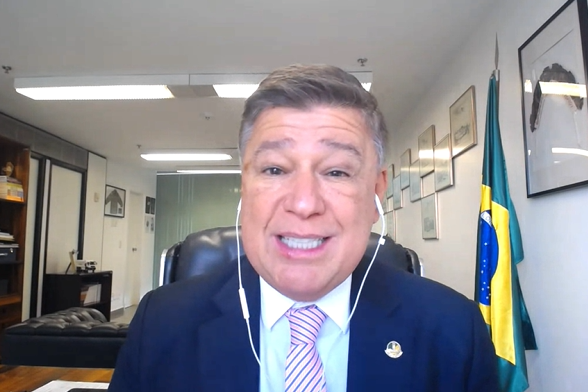 Senador Carlos Viana anuncia que está curado do câncer