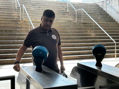 Candidato pelo Podemos, Carlos Viana cumpriu agenda de campanha na Estação Central do metrô de BH