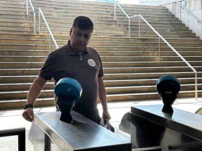 Candidato pelo Podemos, Carlos Viana cumpriu agenda de campanha na Estação Central do metrô de BH