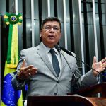 Carlos Viana deixa campanha para ir a Brasília articular CPI contra Alexandre de Moraes