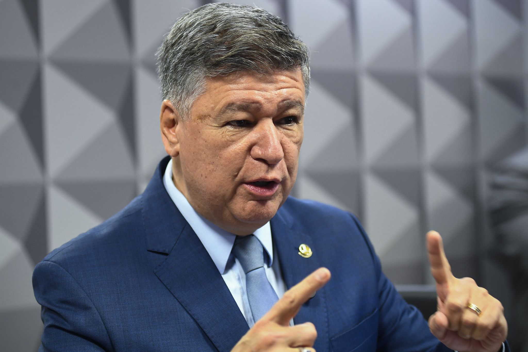 Viana defende projeto para dar autonomia a CPIs e conter STF