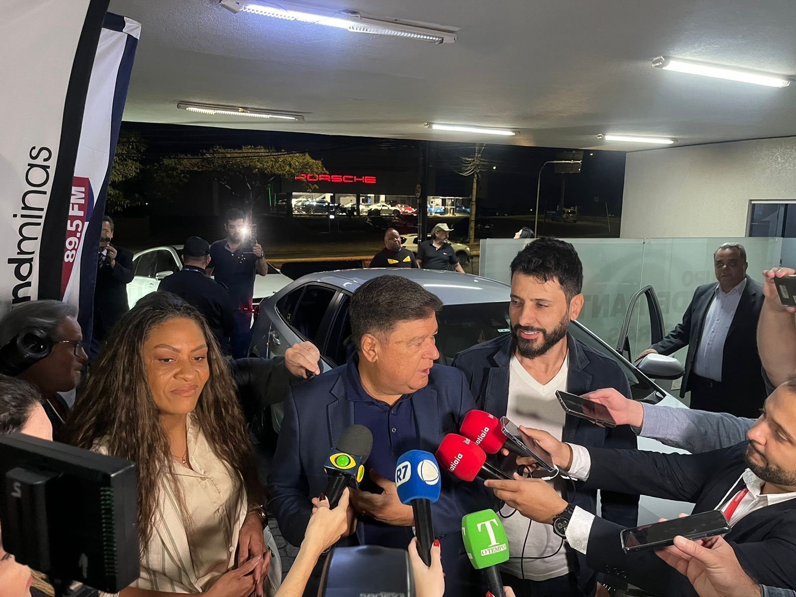 Carlos Viana denuncia ataques racistas contra sua vice, Kika da Serra