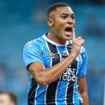 Grêmio: Carlos Vinicius reage a hat-trick marcado e exalta Luís Castro