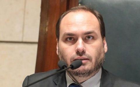 Bolsonaro avalia candidatura de Carlos para Câmara dos Deputados | CNN Brasil