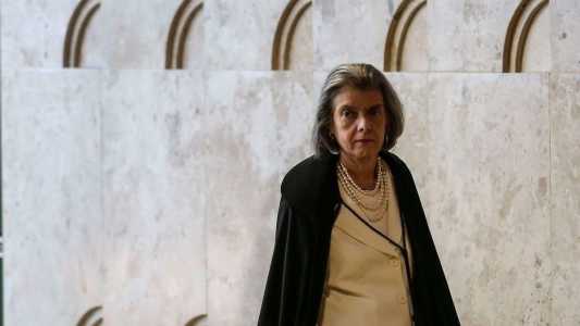 Cármen Lúcia agradeceu o apoio que recebeu dos pares nos últimos dias e disse que continuará julgando 'serenamente'
