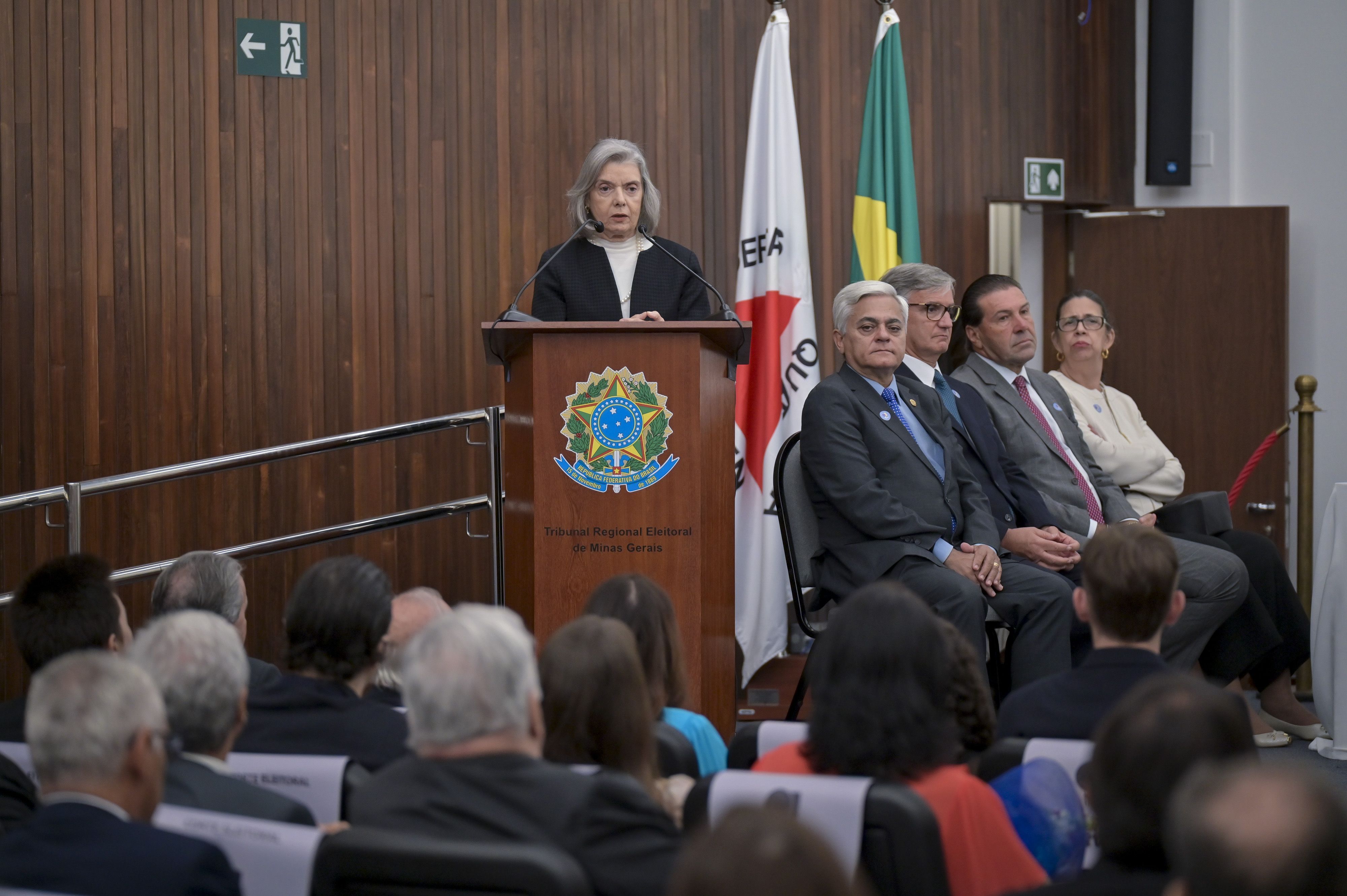 Eleições 2024: 'A mesma inteligência artificial que pode ajudar, pode comprometer', diz Cármen Lúcia