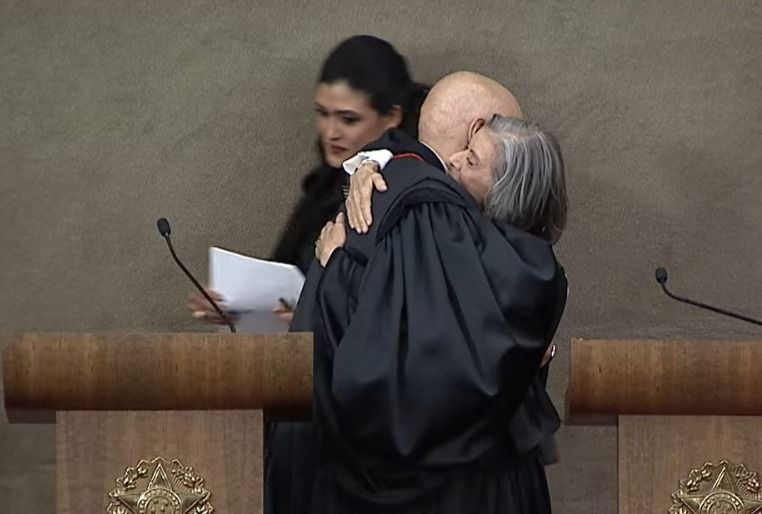 Cármen Lúcia assume a presidência do TSE no lugar de Alexandre de Moraes