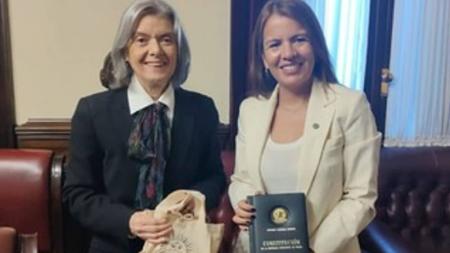 Cármen Lúcia vai à Argentina para acompanhar votação neste domingo (22) como observadora