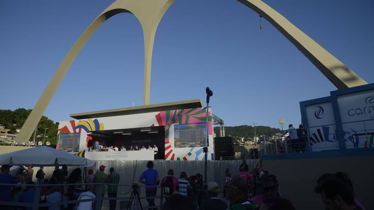 Carnaval: Bombeiros vetam ensaios técnicos na Sapucaí por 'falta de segurança'