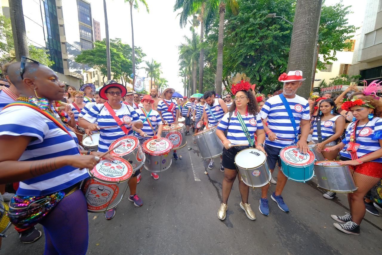 Carnaval BH: sindicato das indústrias de cervejas e ambulantes criticam contrato que autoriza venda apenas de bebidas da Ambev